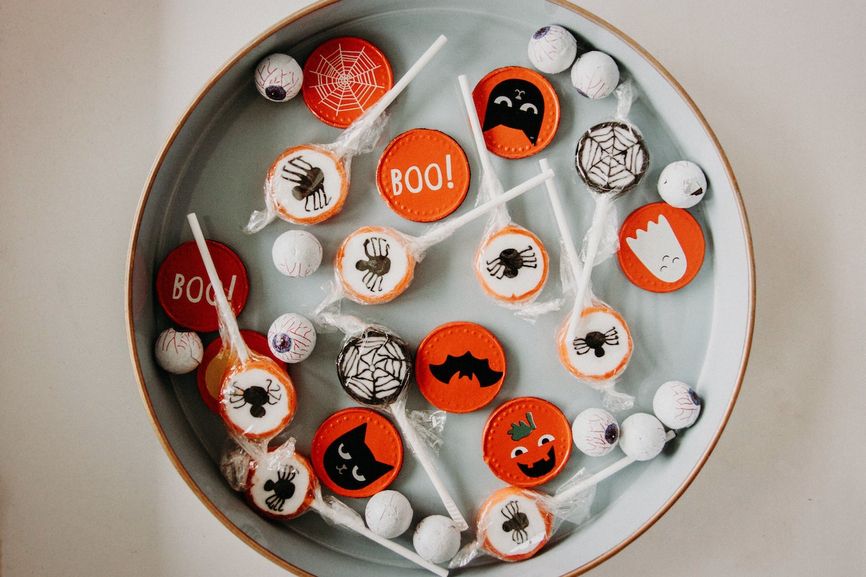 Halloween trick or treat candy (Image: Kristina Paukshtite via Pexels)