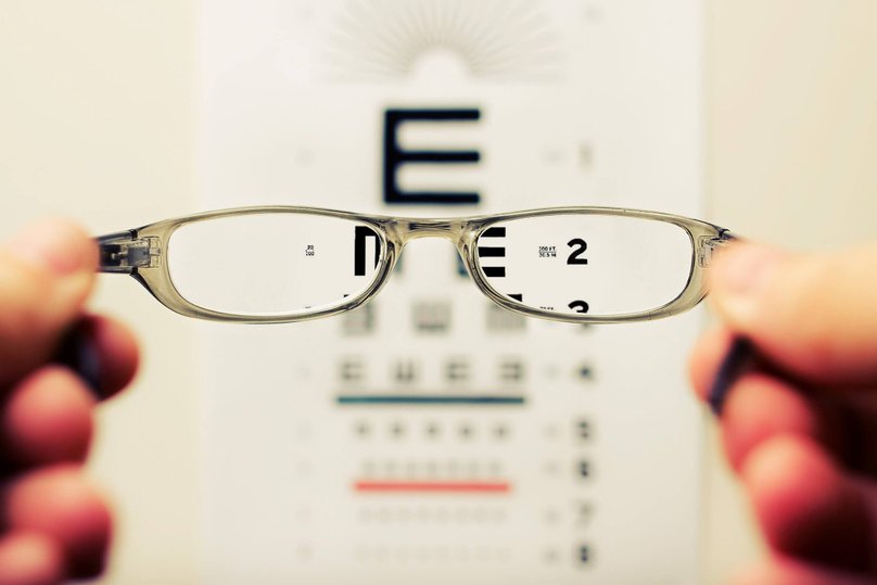 How to book a free eye test online.