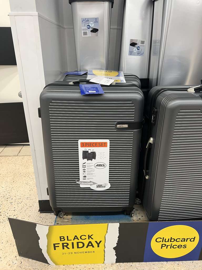 Luggagezone suitcase 3 Pc Set 43L, 70L, 104L Capacity Price £178 clubcard price £89!!