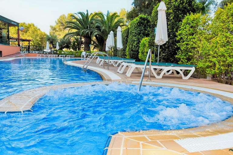 4* SunClub Salou, Spain - 2 Adults+1 Child 7 nights, Jet2 Package = Bristol Flights 22kg Bags & Transfers 12th October