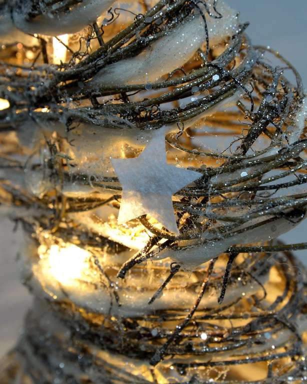 WeRChristmas Pre-Lit Rattan Christmas Tree, 48 cm
