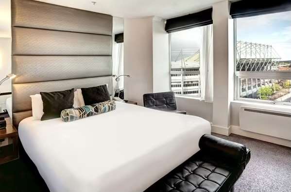One Night 4* Newcastle Sandman Signature Hotel for 2 people + Full English Breakfast + Bottle of Prosecco - W/Code (2 nights £139.99)