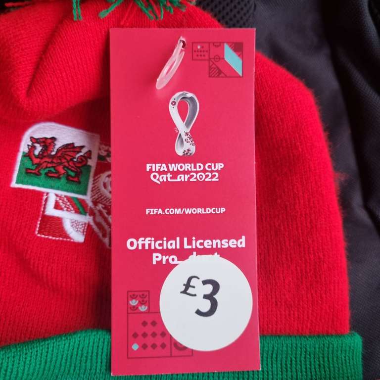 Official Fifa World Cup Qatar 2022 Wales Bobble Hat £3 WHSmith Queen St Cardiff