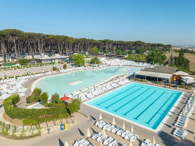 7 Nights in Rome for 2 Adults + 2 Kids - Holiday Park + Stansted Flights + 20kg Luggage - October - £405.13 (£101.28pp)