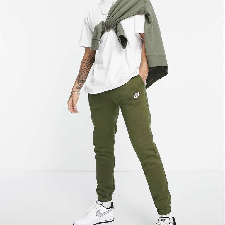 Nike Club Casual Fit Cuffed Joggers 