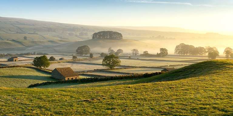2 Night Stay for 2 People - The Crown Hotel (North Yorkshire) with Daily Breakfast, Spa & Leisure Club = £129 @ Travelzoo