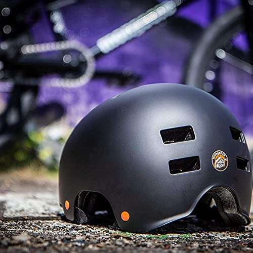 Mongoose Urban Hardshell Youth/Adult Helmet for Scooter, BMX, Cycling and Skateboarding, Black/White (Medium/Large) - £4.99 @ Amazon