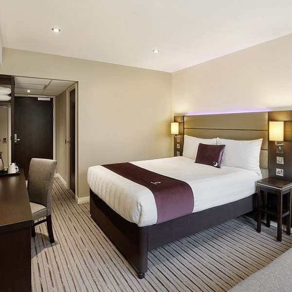 Mid May to September Premier Inn Rooms £43 or less near theme parks - Alton Towers / Thorpe Park / Paulton's Park + more @ Premier Inn