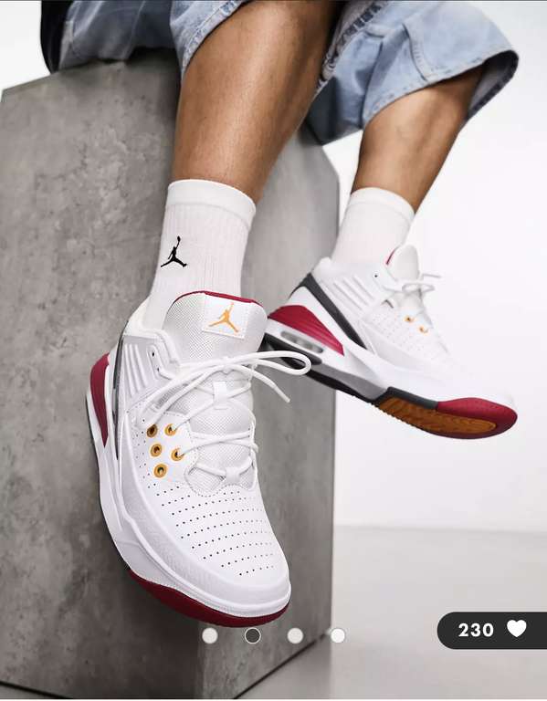 Jordan Max Aura 5 trainers in white and gym red - 25% off with code