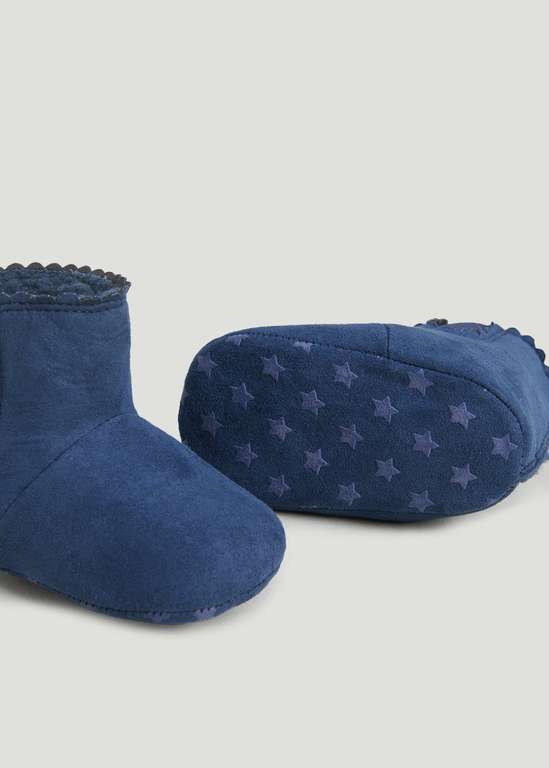 Unisex Navy Soft Sole Baby Boots (Newborn-18mths) now just £2.50 with Free Click and collect @ Matalan