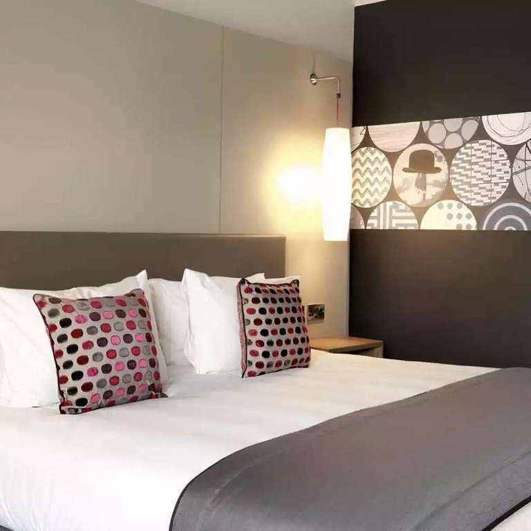 1 Night 4* Crowne Plaza Harrogate for 2 adults with breakfast + bottle of prosecco + late 2pm checkout - May to August (Sunday)