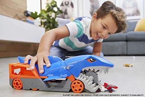 Hot Wheels Shark Chomp Transporter with One 1:64 Scale Car, Shark Bite Hauler Picks Up Cars in Its Jaws & Stores Up to Five in its Belly