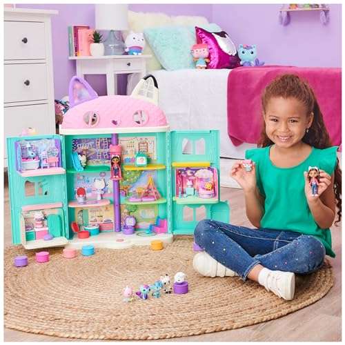Gabby’s Dollhouse, Deluxe Figure Gift Set with 7 Toy Figures and Surprise Accessory