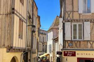 Direct return flight from Liverpool to Bergerac (France), 17th to 25th April via Ryanair