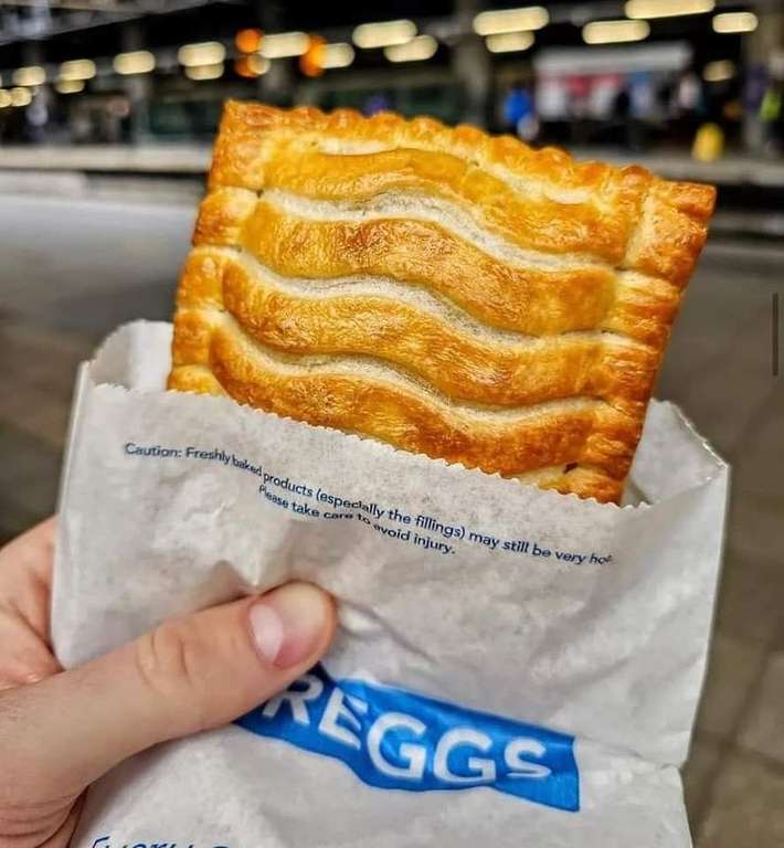 Greggs 4 Vegan Sausage Beans & Cheese Bakes (2 x 2Packs) - Outlet Oldham
