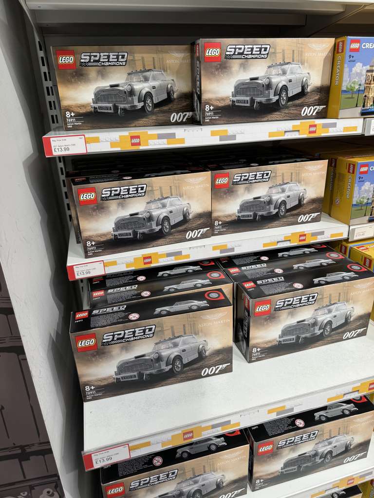 Lego Speed Champions 76911 007 Aston Martin DB5 at Leicester Square