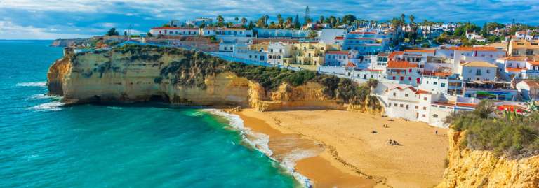 Selection of return direct flights from London-Gatwick to Faro (Portugal), in october, via Wizz Air
