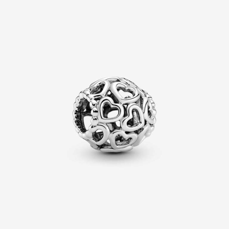 Free Charm worth up to £30 with £59 spend + Free Click & Collect @ Pandora