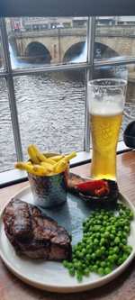 Get a large plate / burger or salad & a 175ml glass of wine / pint of Peroni or pint of inch's cider Mon-Thurs 4pm-7pm