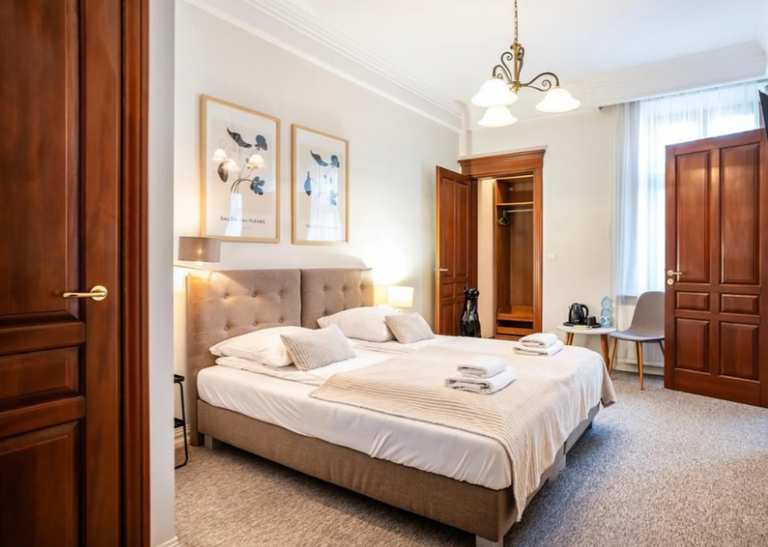 2 Nights For 2 To Krakow, November Dates With B&B Hotel & Return Flights Stansted 3* Aparthotel Maargick + RyanAir (Sold By Stayforlong)