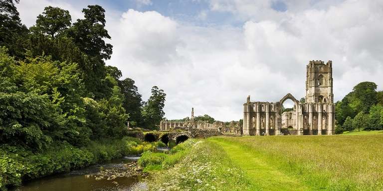 2 Night Stay for 2 People - The Crown Hotel (North Yorkshire) with Daily Breakfast, Spa & Leisure Club = £129 @ Travelzoo