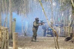Full Day of Paintballing for 4 People with 100 Paintballs Each at Combat Splat £10 with code @ Buyagift