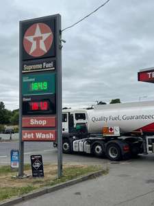 Petrol 164.9p per litre / Diesel 181.9p per litre @ Texaco Grindley Brook, Whitchurch
