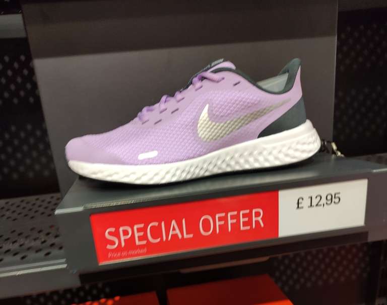 Acorazado Varios Cambiable Nike Revolution 5 Trainers kids / women's £12.95 In Store Nike Crown Point  Leeds | hotukdeals