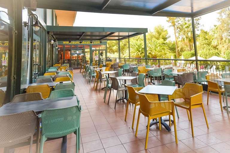 4* SunClub Salou, Spain - 2 Adults+1 Child 7 nights, Jet2 Package = Bristol Flights 22kg Bags & Transfers 12th October