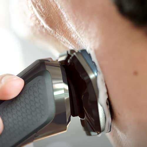 Philips Shaver Series 7000 Dry and Wet Electric Shaver - £129.99 @ Amazon
