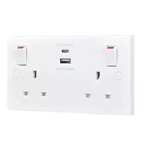 British General 900 Series 13A 2-Gang SP Switched Socket + 4.2A 2-Outlet Type A & C USB Charger White £9.99 Free Collection @ Screwfix