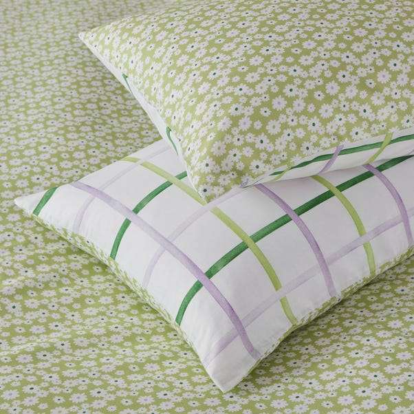Daisy Green Duvet Cover and Pillowcase Set. Single £4.50, Double £6, King Size £7 with Free Click and collect @ Dunelm