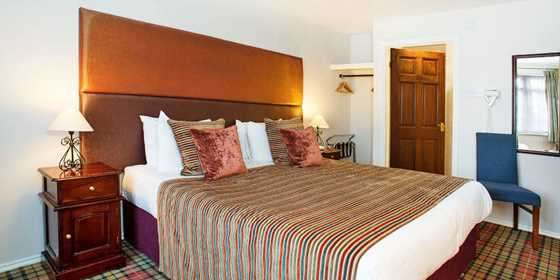 Mar to Aug Oxfordshire - White Hart Hotel - 1 night for 2 people + breakfast = £79 / 2 nights £150 @ Travelzoo