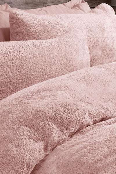 Blush Pink Double Set Teddy Fleece Bedding + throw for free - £19.99 delivered @ I Saw It First