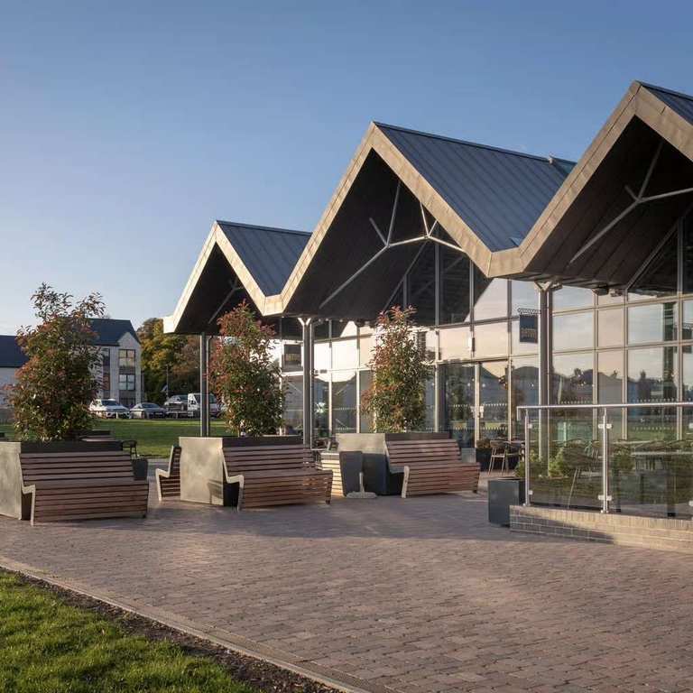 4* The Heyford Hotel 2 people - Bicester (Oxfordshire) w/ breakfast + welcome drink + late checkout (optional ten pin bowling)