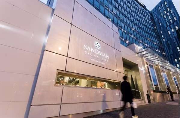 One Night 4* Newcastle Sandman Signature Hotel for 2 people + Full English Breakfast + Bottle of Prosecco - W/Code (2 nights £139.99)