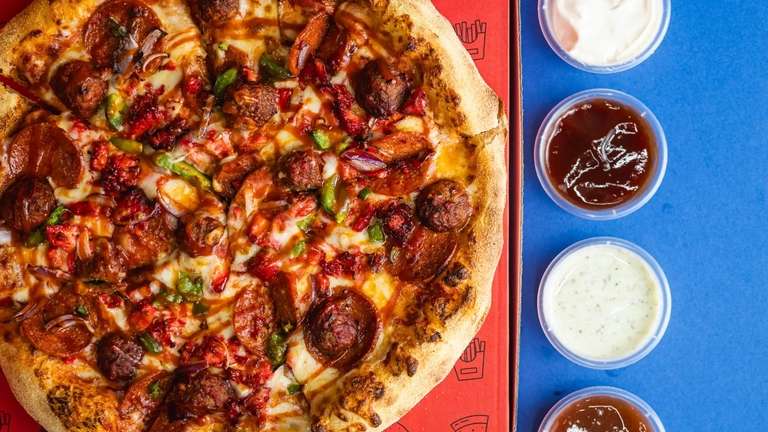 500 free 11” Medium Pizzas on Sun 21st Apr from 5pm - Harrogate @ Pizza Pizza