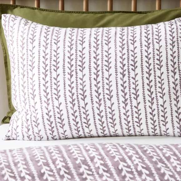 Hatty Leaf Purple Duvet Cover and Pillowcase Set - From £4.20 (Single) + Free Click & Collect - @ Dunelm
