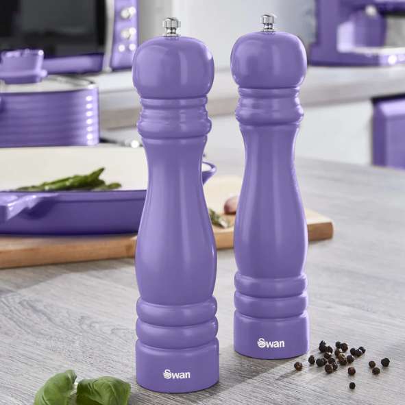 Swan Retro Salt and Pepper Mills £6.99 + Free Delivery @ Swan