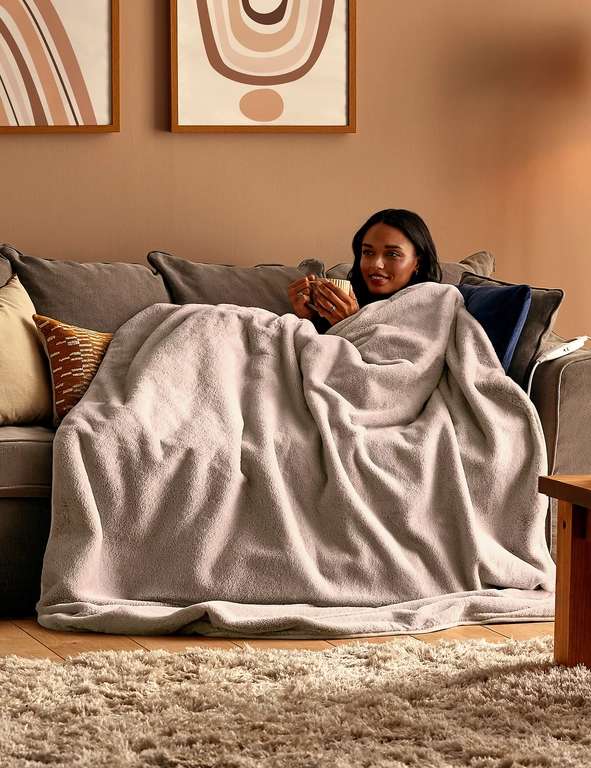 SILENTNIGHT Luxury Faux Fur Heated Throw 120 x 160cm (3 year guarantee)+ free click & collect