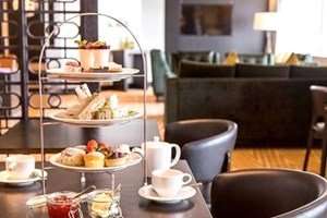 Hilton Canary Wharf afternoon tea with cocktail for 2 £19.00 @ BuyaGift