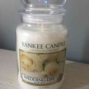 Full Size large Yankee candle £9.99  in hallmark at Freeport Braintree