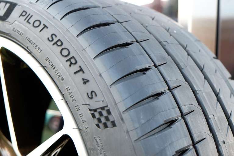 235/35/19 Michelin Pilot Sport 4S Car Tyres £105.35 @ F1 Autocentres