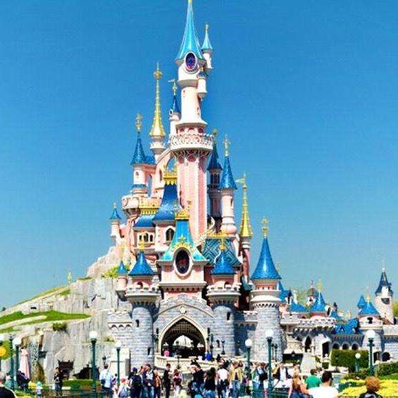 Disneyland Paris 2 night stay including park tickets & return flights in December Christmas season £109.65pp / £219.30 for 2 -poss 18%Quidco