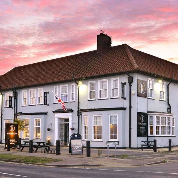 1 night Holland on Sea Essex stay - The Kingscliff Hotel inc breakfast for two people £47.20 with new account code (2 nights £89) @ Groupon