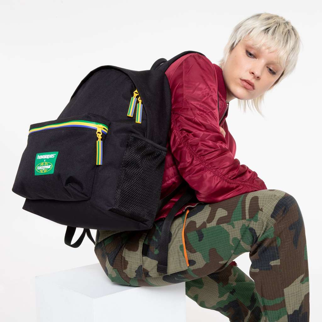 eastpak urban outfitters