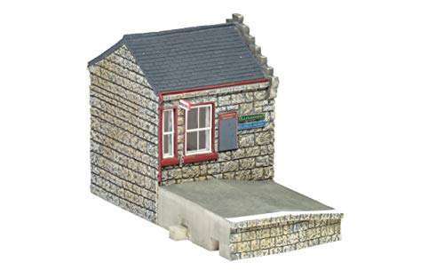 Hornby R7232 Hogsmeade Station Booking Hall Resin Building £13.90 (+£4.99 non Prime) @ Amazon