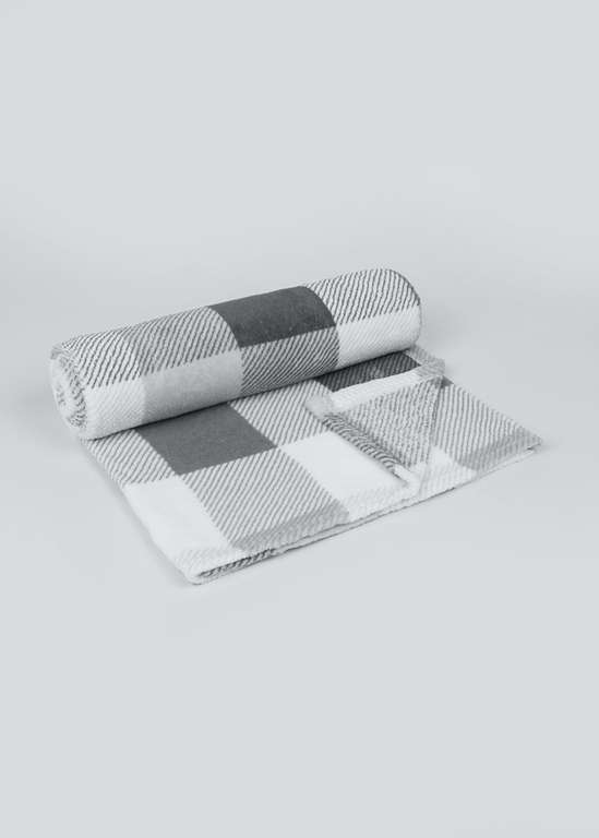 Check Fleece Throw Blanket (150cm x 130cm) - Charcoal or Orange - £4.20 (with free click and collect) @ Matalan
