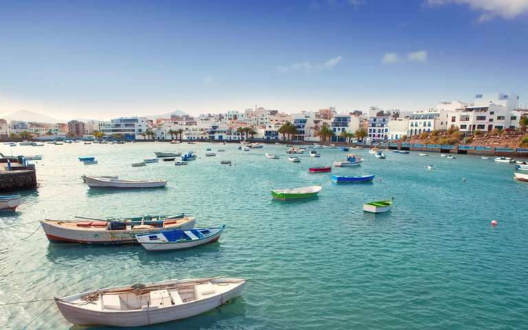 Direct return flight to Lanzarote from London Gatwick with Xmas-Jan departures - £17.98 with Wizzair via SkyScanner