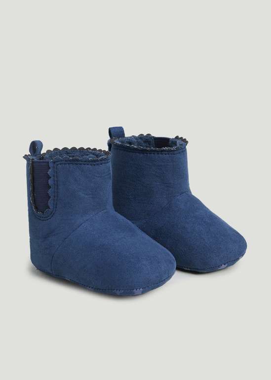 Unisex Navy Soft Sole Baby Boots (Newborn-18mths) now just £2.50 with Free Click and collect @ Matalan
